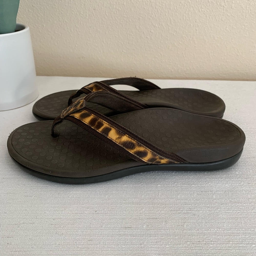 Vionic Brown Leopard Print Flip Flop Orthotic Com… - image 6